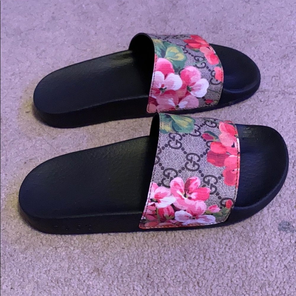 Gucci blossom women’s slides. Size 5.5.